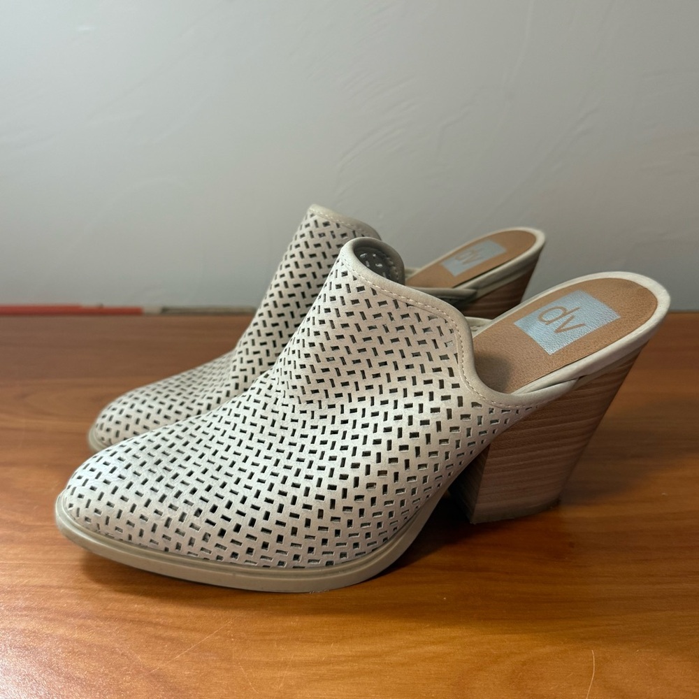 Dolce Vita Kenley Mule Beige Cream Perforated Suede Pointed Toe Heels Shoes 8.5